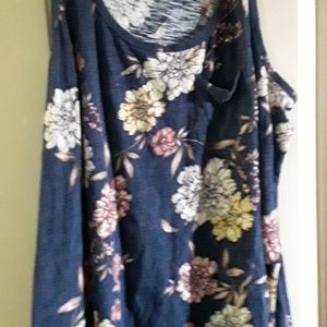 Floral tank top with pocket